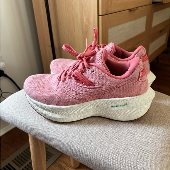 Saucony Women's Pink Athletic Shoes size 6 running triumph 22 - Picture 3 of 7